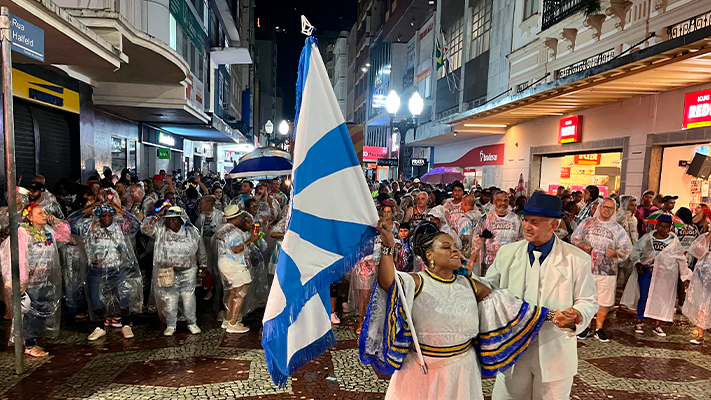 Final de semana de Carnaval promete tomar conta da cidade com blocos e desfile das escolas de samba
