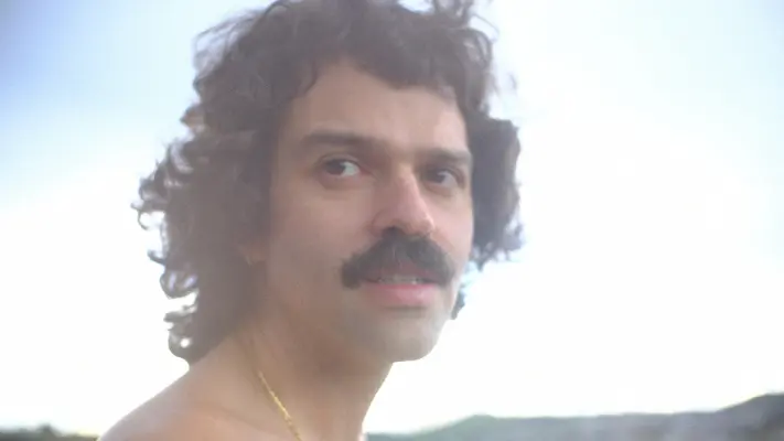 Quinta Musical recebe Rafa Castro com show de lançamento do álbum Em silêncio o afeto cresce