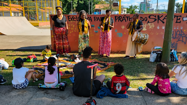 Projeto “Contei, Cantei e Nzinguei” ocupa a Praça CEU neste domingo (30)